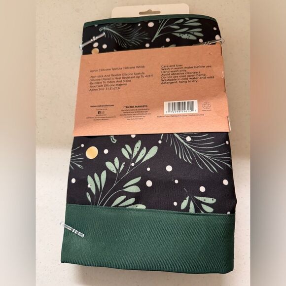 CWC| Holiday set with silicone spatula, whisk, and apron - Picture 4 of 5